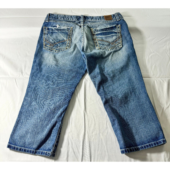 BKE Sabrina Women's Capri Jeans Medium Wash - Size 29 (Meas 31") - Picture 2 of 5